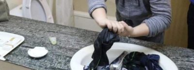 ​裤子被84消毒液染花了怎么办,绿色裤子被84消毒液染花了怎么办