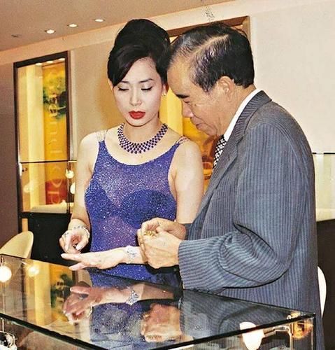 周大福郑裕彤个人简介，周大福郑裕彤接班人-第1张图片-