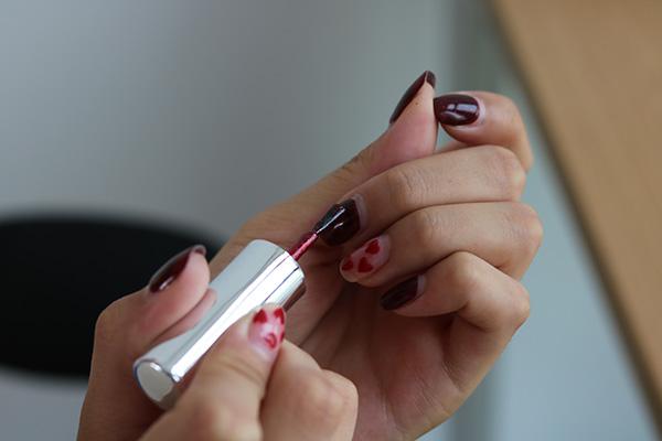 指甲变薄怎么养回来(指甲变薄是什么原因)