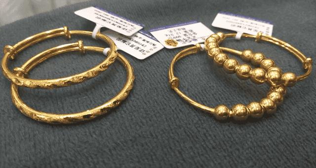 婴儿带银手镯好还是黄金手镯好(婴儿戴银手镯的好处和禁忌)