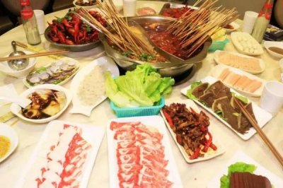 ​旗帜西凤酒红鼎图片(西凤酒红旗帜52度多少钱)