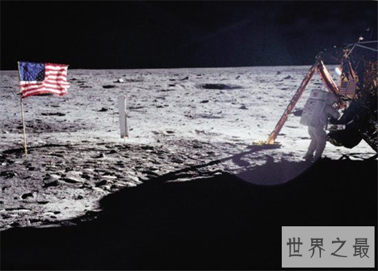 世界上第一个登上月球的人是谁,宇航员的一小步人类的一大步