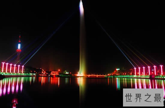 亚洲第一高喷泉,康巴什音乐喷泉(主喷高209米)