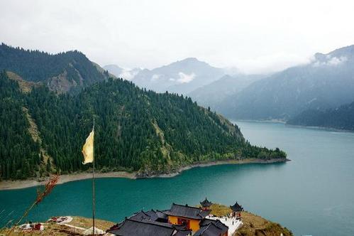 2、吐鲁番天池景区