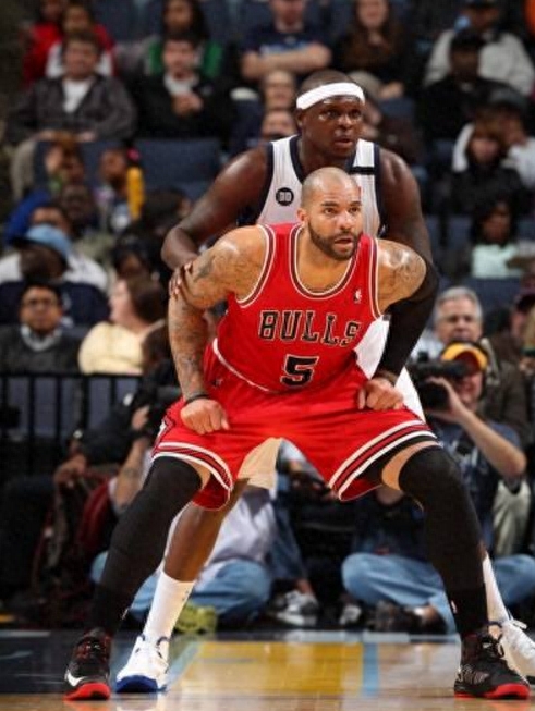 啥叫职业球员？打过两届梦之队的布泽尔用他畸形的姆指告诉你答案