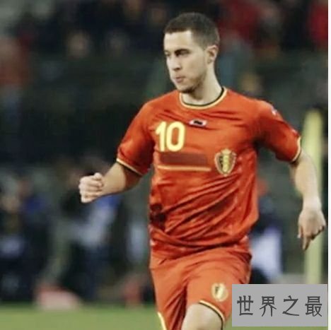 十大最有钱的足球明星排名,毫无疑问C罗占据榜首。