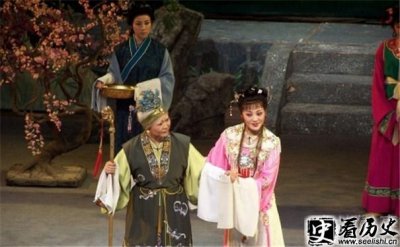 ​贾母对薛宝钗的看法如何