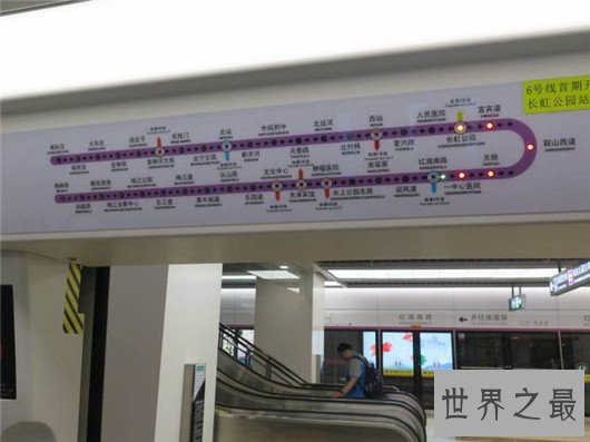 世界上最接近地面的地铁,离地面仅两米却扛住了大地震