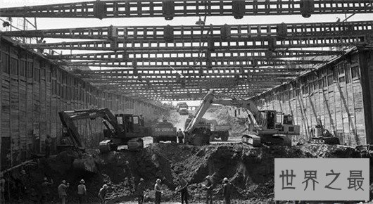 世界上最接近地面的地铁,离地面仅两米却扛住了大地震