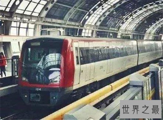 世界上最接近地面的地铁,离地面仅两米却扛住了大地震