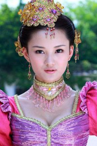 ​王宝钏与薛平贵的爱情故事，忠贞而深沉，令人神往