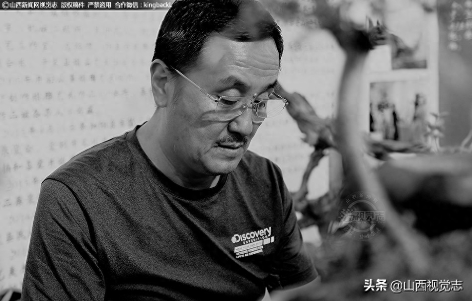 图片故事:蛋壳上作画 小小蛋画大千世界