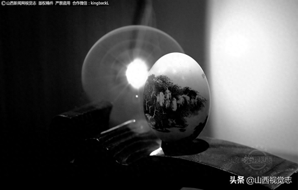 图片故事:蛋壳上作画 小小蛋画大千世界