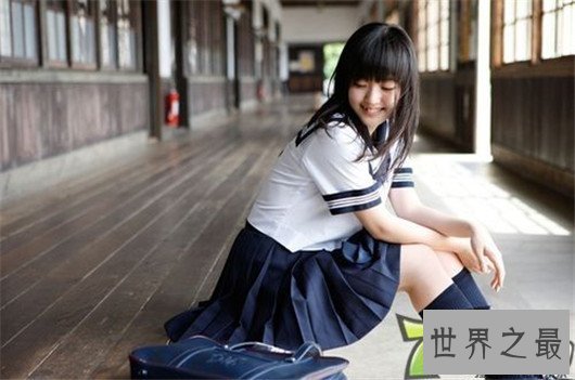 还在羡慕日本校服好看?专家表示校服裙子太短就是痴汉事件源头