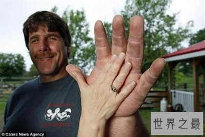 ​世界上最大的手掌，比篮球还大(图)