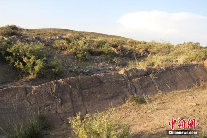 走进中国唯一的世界级“岩画主要地区”大麦地岩画的核心区 领略人类祖先的非凡智慧