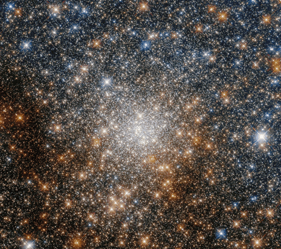 哈勃太空望远镜拍摄壮观的人马座球状星团Terzan 9