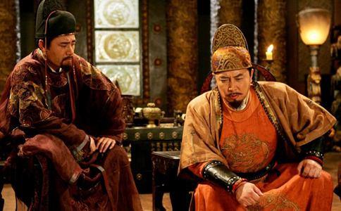 龙袍大多都是黄色,为什么秦汉时期的龙袍是黑色?