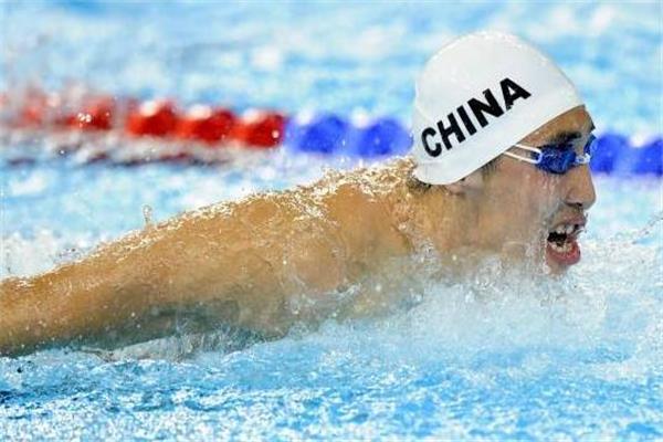 蝶泳怎么转身 和蛙泳差不多 蝶泳怎么转身 和蛙泳差不多