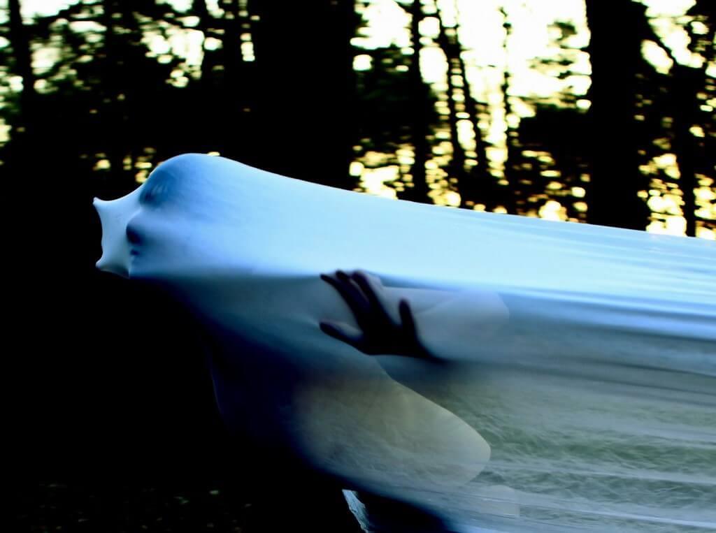 小说：二人上了那公交车，看见的竟然和他说的一样！