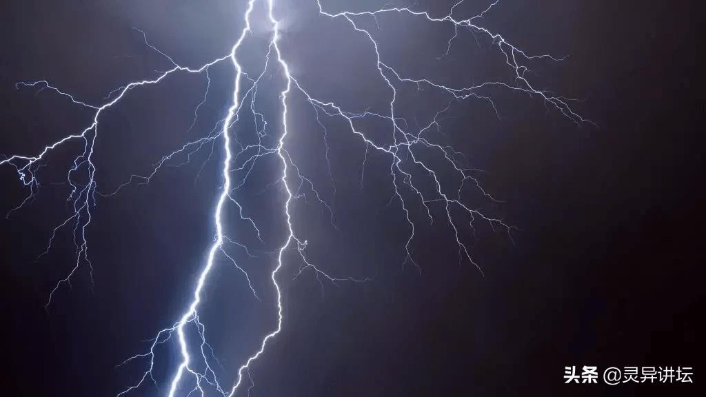 民间故事:村里的瘸腿老人,说破天机,生生被天雷劈死