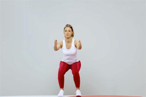 深蹲跳的标准动作 深蹲跳怎么做 深蹲跳的标准动作 深蹲跳怎么做
