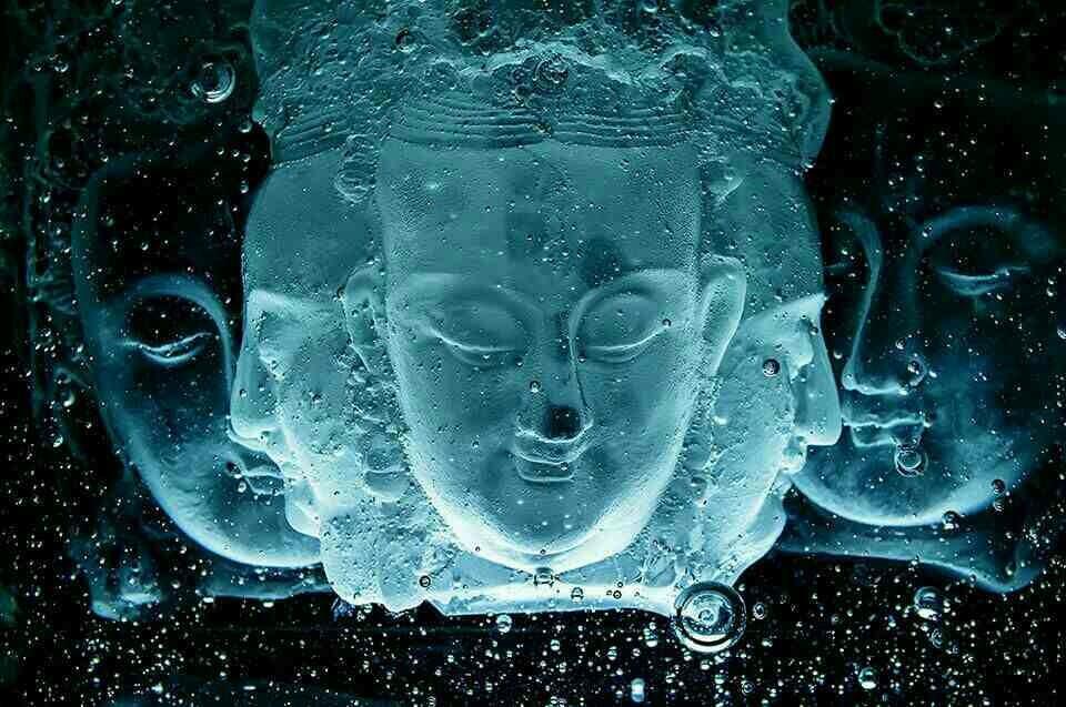 清明节前午夜我坐上了一量破旧公交车,竟在车上见到了死去的爷爷