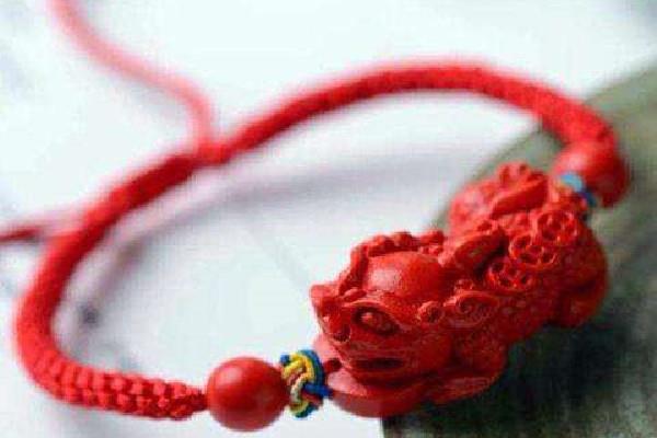 本命年虎年要佩戴什么 本命年虎年带红绳戴哪只手 本命年虎年要佩戴什么 本命年虎年带红绳戴哪只手