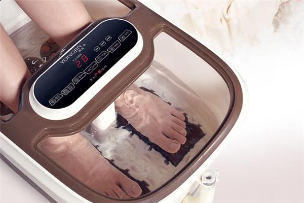 盐水泡脚可以减肥吗 盐水泡脚用什么盐好 盐水泡脚可以减肥吗 盐水泡脚用什么盐好