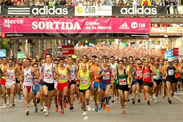 奥运会闭幕式首次为女子马拉松颁奖 女子马拉松多少公里 奥运会闭幕式首次为女子马拉松颁奖 女子马拉松多少公里