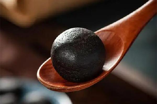 黑芝麻丸一天吃几粒最好 黑芝麻丸吃多了有什么影响 黑芝麻丸一天吃几粒最好 黑芝麻丸吃多了有什么影响