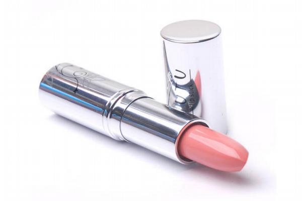 如何根据肤色选口红 怎样选适合肤色的口红 如何根据肤色选口红 怎样选适合肤色的口红