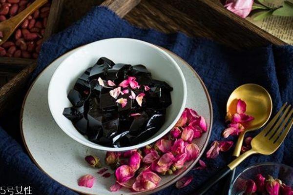 烧仙草怎么做好吃 烧仙草的做法步骤 烧仙草怎么做好吃 烧仙草的做法步骤