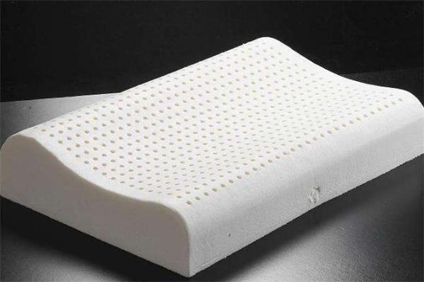 乳胶枕味道刺鼻正常吗 乳胶枕头为什么有橡胶味 乳胶枕味道刺鼻正常吗 乳胶枕头为什么有橡胶味