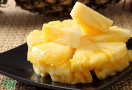 草莓和菠萝可以一起吃吗？草莓和菠萝能一起吃吗？