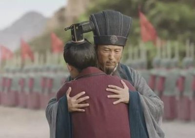 ​刘禅是如何看待诸葛亮的？他们之间的关系如何？