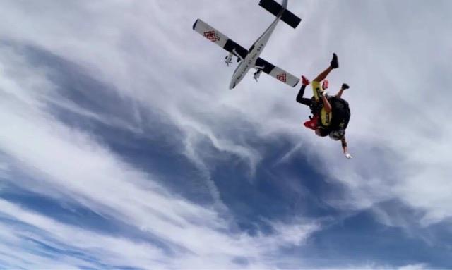 探秘万米高空跳入海中会怎么样?  2