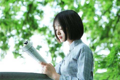 异地女友与妈妈争吵,如何给予安慰和支持?