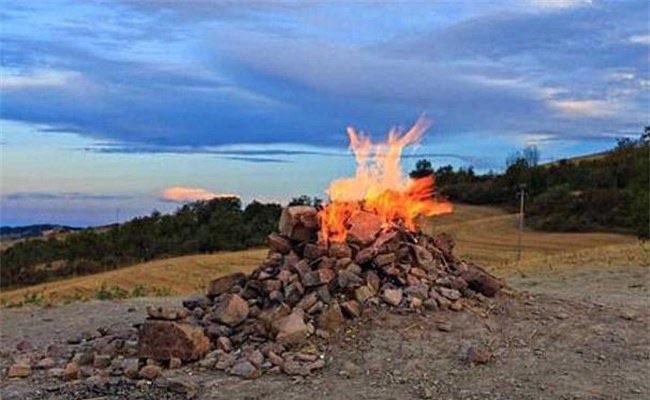 探秘一盆水就可以浇灭的火山 布卡斯火山比较矮小(高只有一米) 1