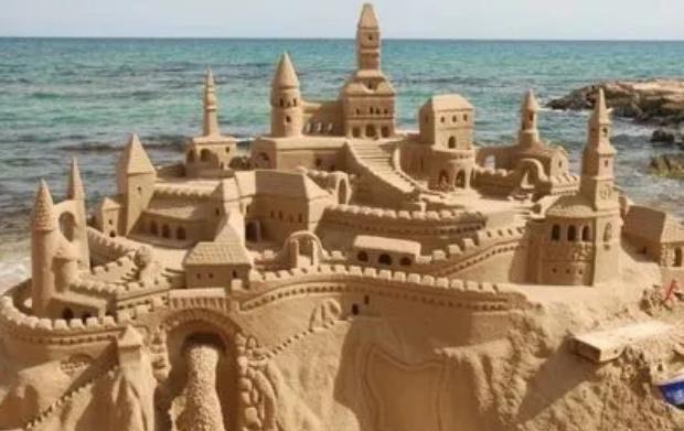 探秘世界上最高的沙雕城堡 坐落在德国高16.68米(用沙子和水) 2