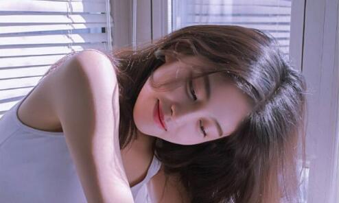 女人不理你千万不理她三