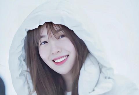 和闺蜜喜欢同一个人该追吗？ 我和闺蜜喜欢同一个人怎么办？