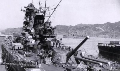 ​历史上威力最大的舰炮，炮身重达165吨，伤害范围爆炸