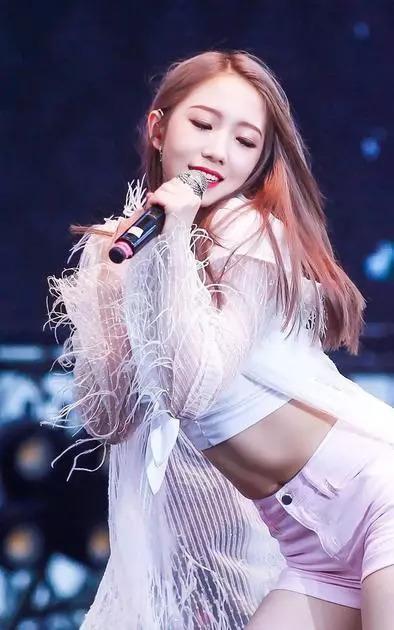 7位最美马甲线女明星，杨颖最酷，热巴惊艳，宋茜让人移不开眼！