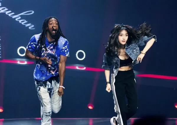 7位最美马甲线女明星，杨颖最酷，热巴惊艳，宋茜让人移不开眼！