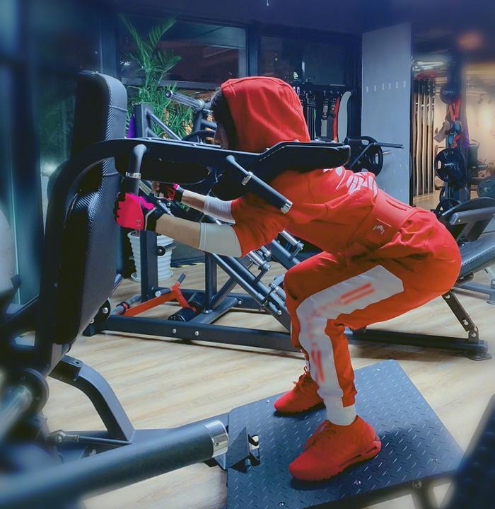 7位最美马甲线女明星，杨颖最酷，热巴惊艳，宋茜让人移不开眼！