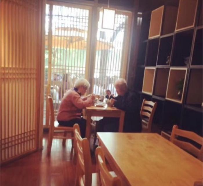 看完这50个真实故事,这才是中国版的《深夜食堂》...