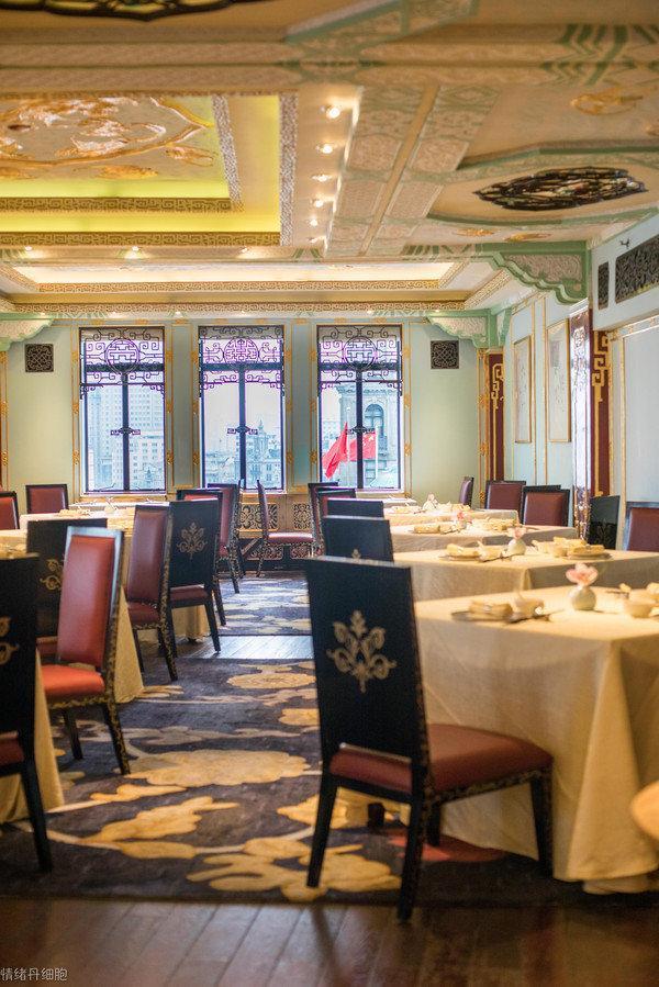 十里洋场一朝梦，百年风情永世传。发生在上海滩和平饭店里的故事