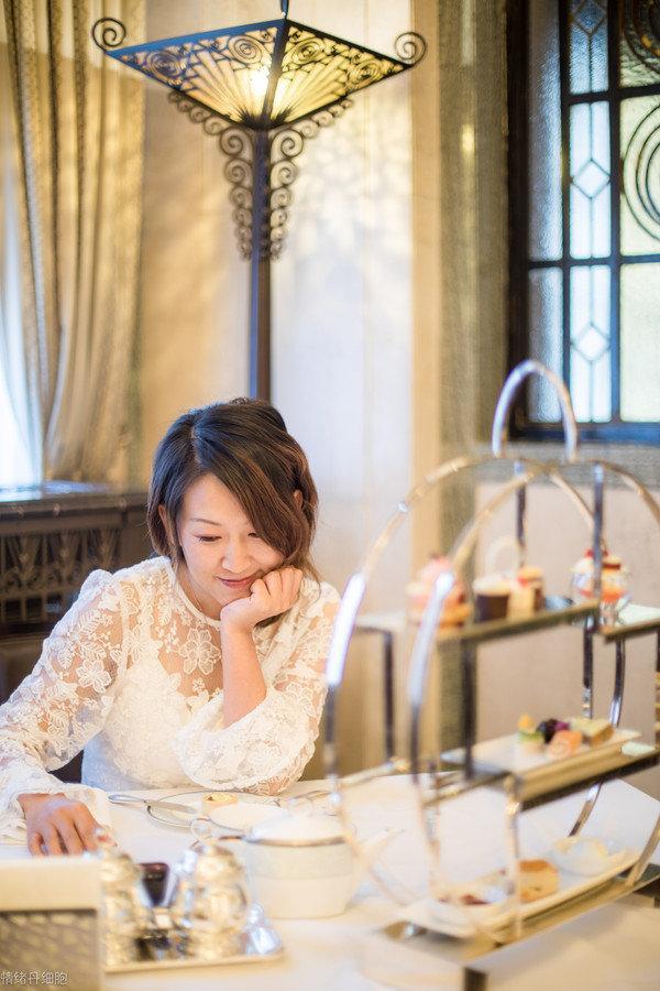 十里洋场一朝梦，百年风情永世传。发生在上海滩和平饭店里的故事