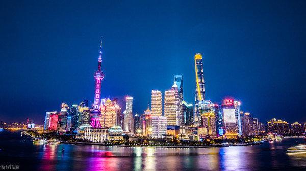 十里洋场一朝梦，百年风情永世传。发生在上海滩和平饭店里的故事